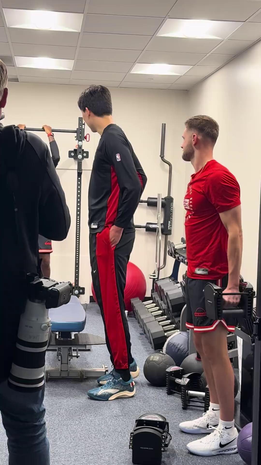 波特兰开拓者训练开放日，转会期内部沟通引欢呼，NBA季后赛在即，更衣室氛围转暖的简单介绍-lck联赛官网